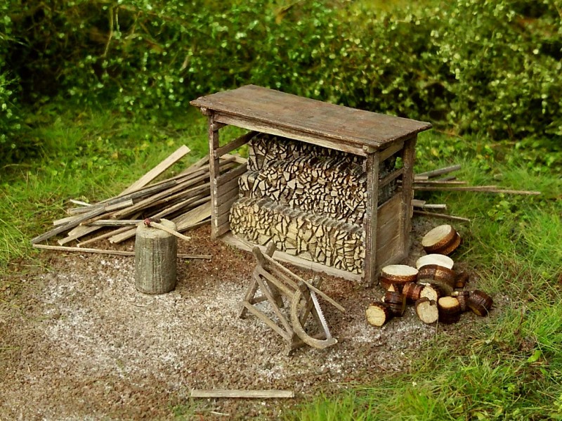 Woodshed with tools 1:160 (kit)
