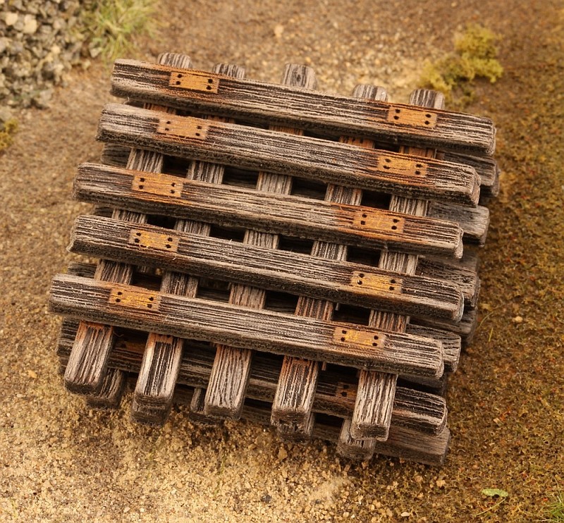 Old wooden sleepers 1:87