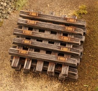 Old wooden sleepers 1:160